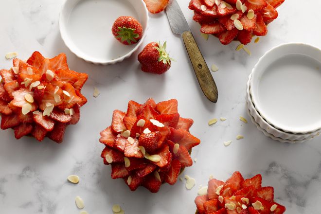 Aardbeientaartjes met vanillepudding