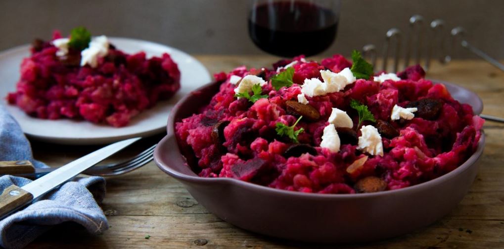 Bietenstamppot met chorizo en geitenkaas