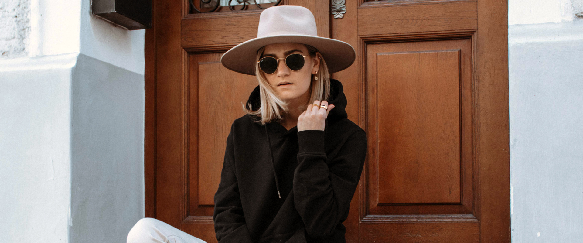 Hoe kun je een hoodie leuk combineren?