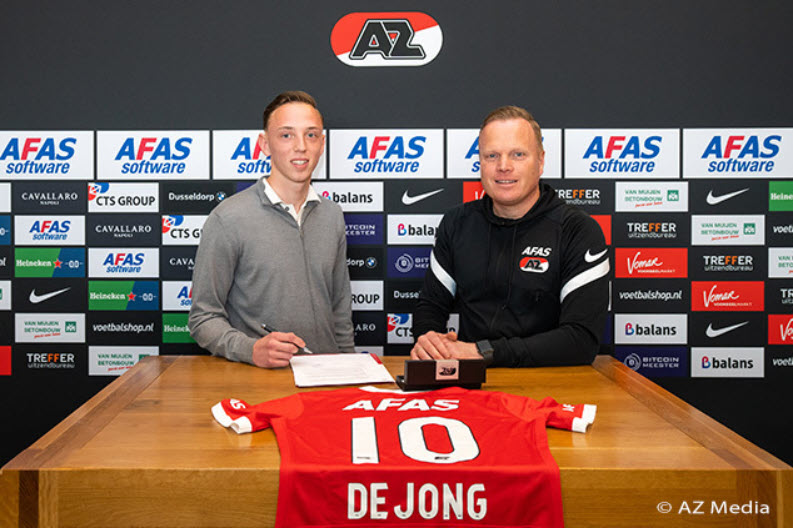 AZ verlengt met De Jong