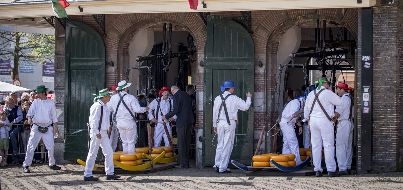 Ralph de Kleijn van Doesgoed opent de kaasmarkt