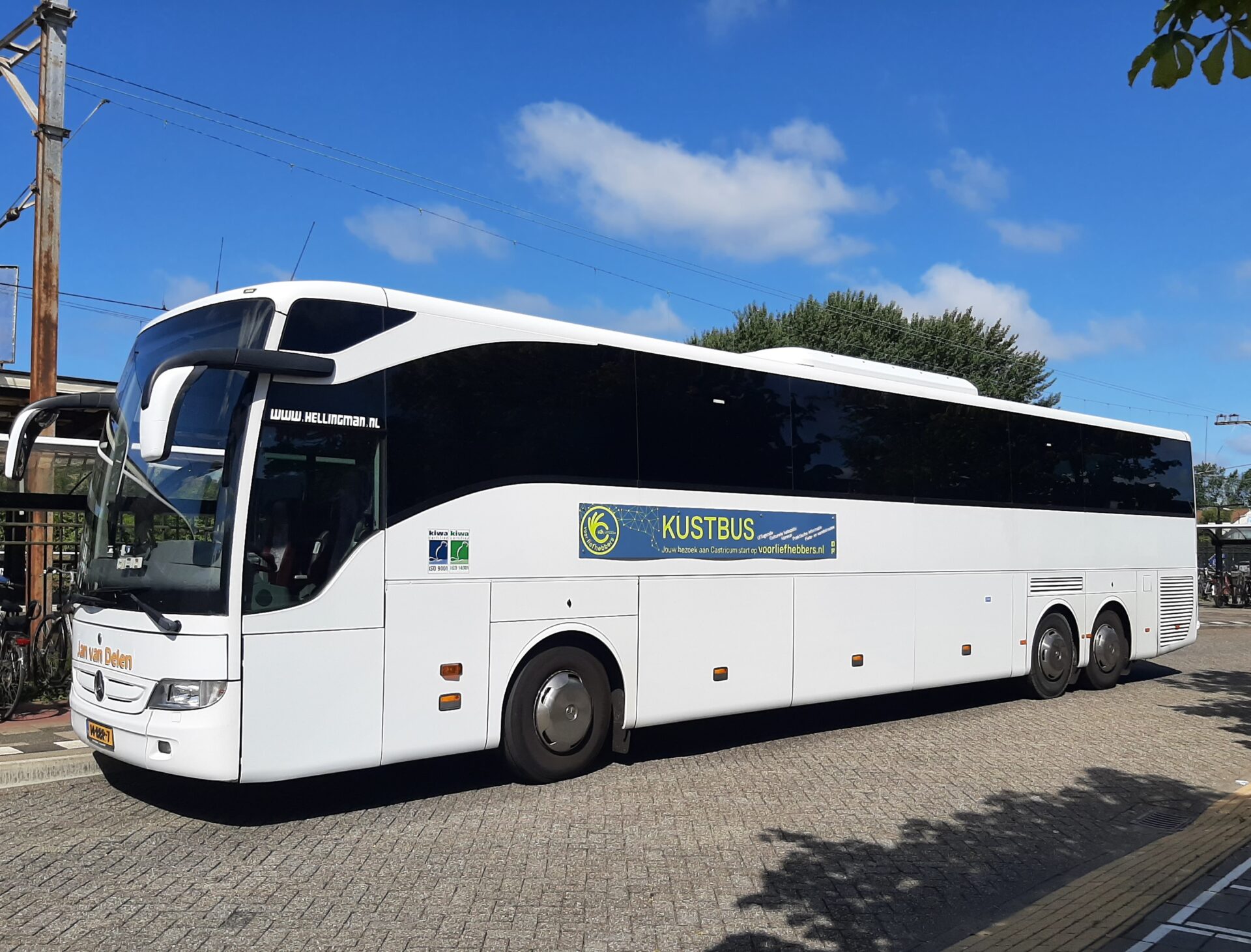 Shuttlebus wijst bezoeker op toeristisch aanbod