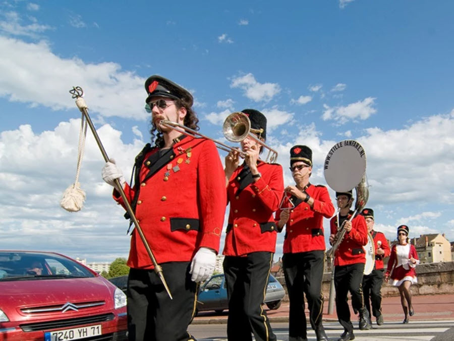 Stille Fanfare door de binnenstad