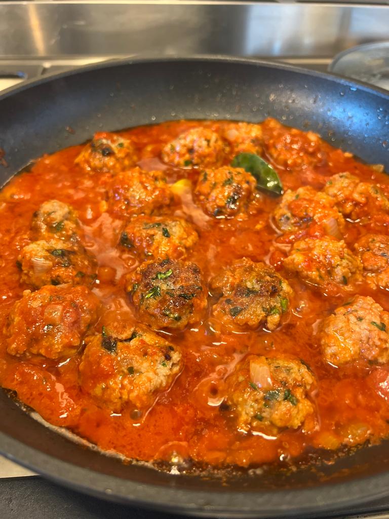 Overheerlijke kalfsgehaktballetjes in citrus tomatensaus