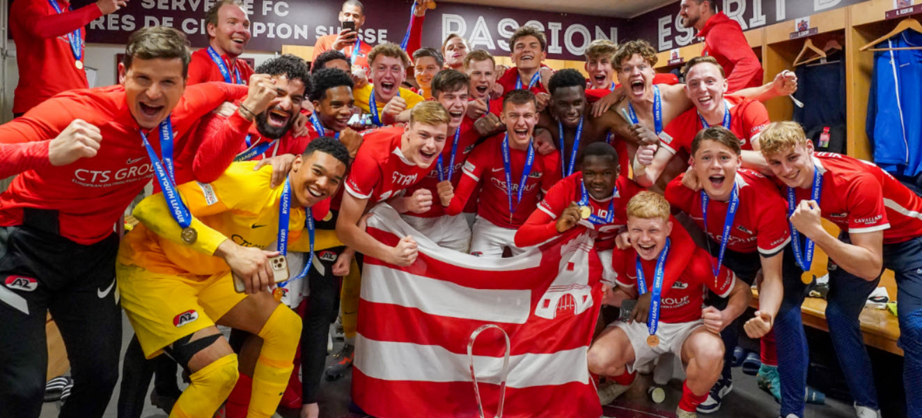 AZ Jeugd wordt gehuldigd op het Waagplein