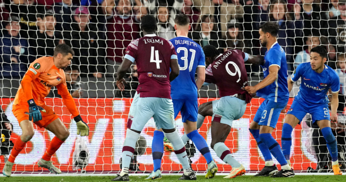 AZ verliest heenwedstrijd van West Ham