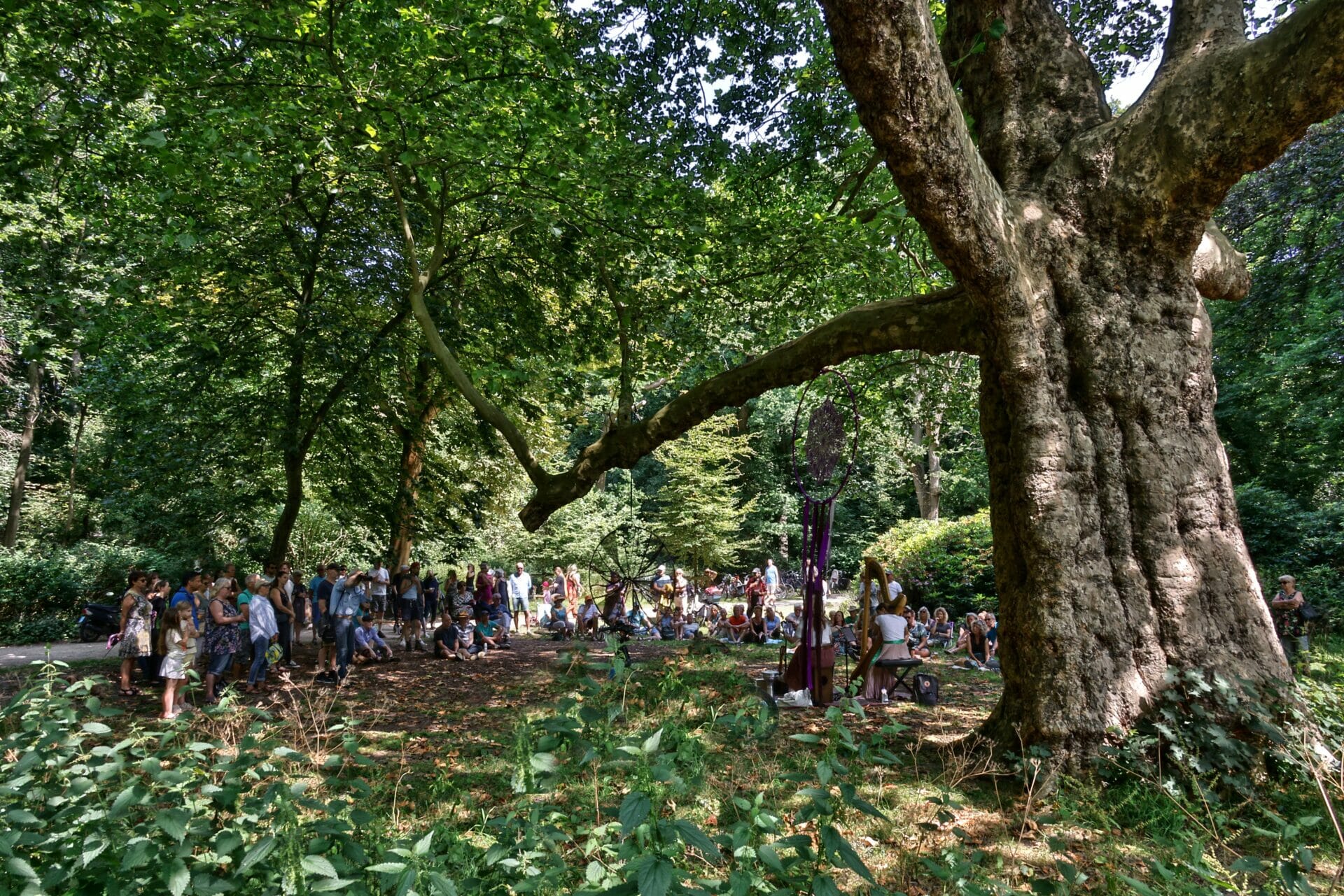 Podium onder de Boom Festival verzet door Storm