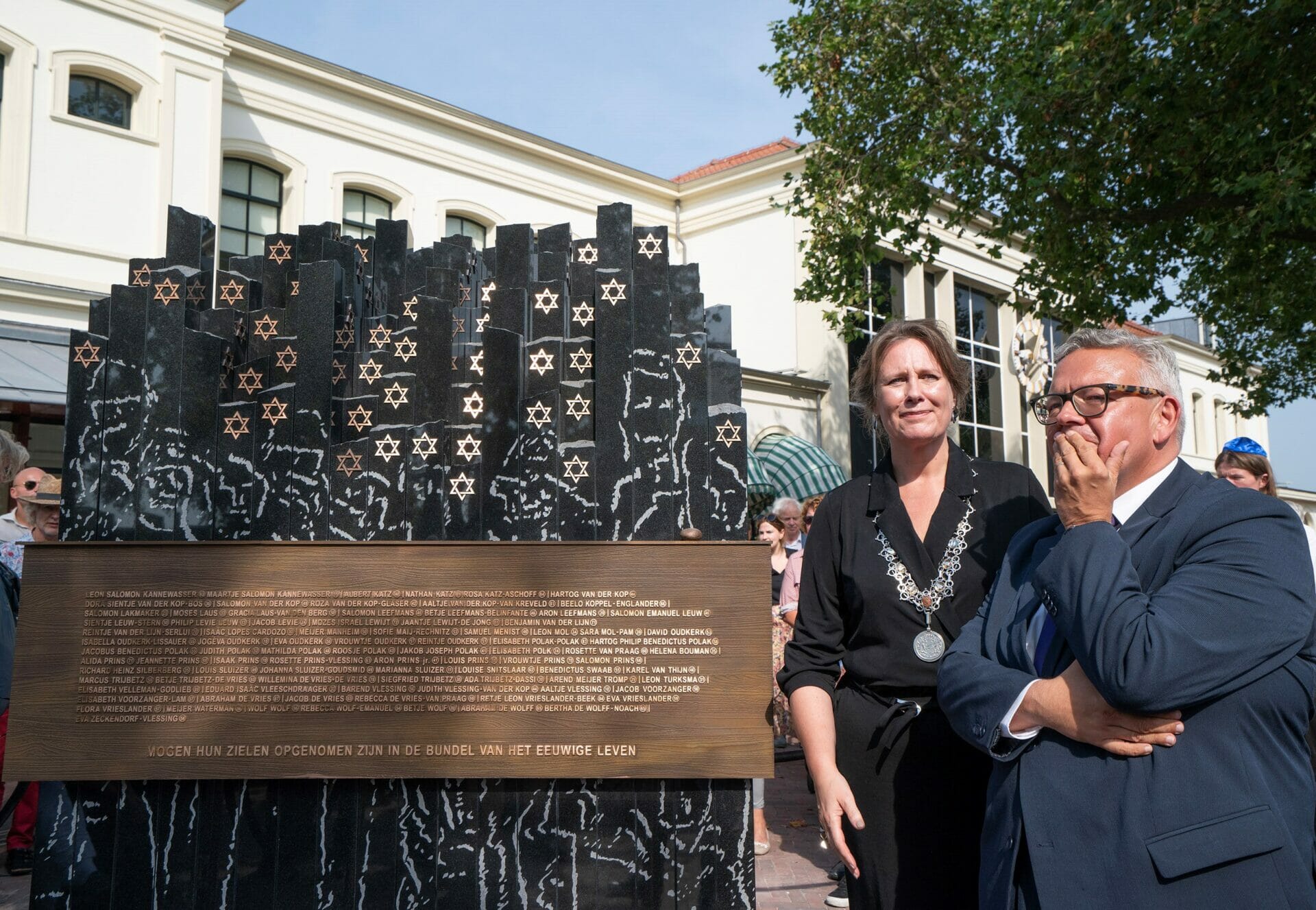 Joods Namenmonument onthuld bij station Alkmaar