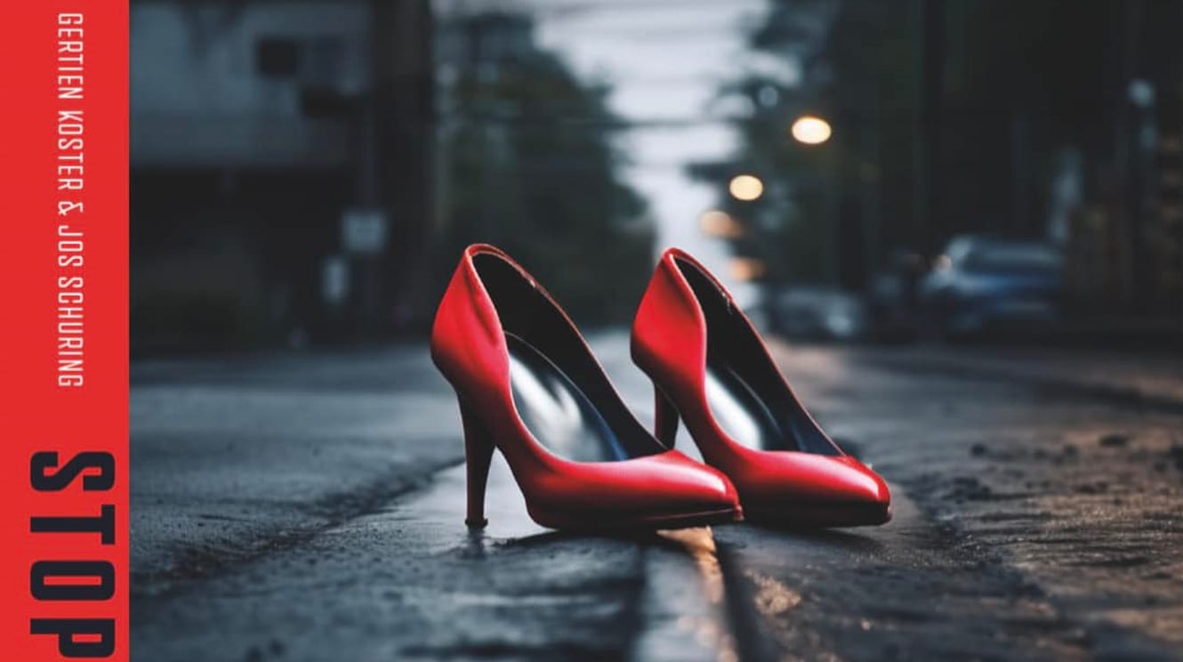 Stop Femicide, rode hakken als protest