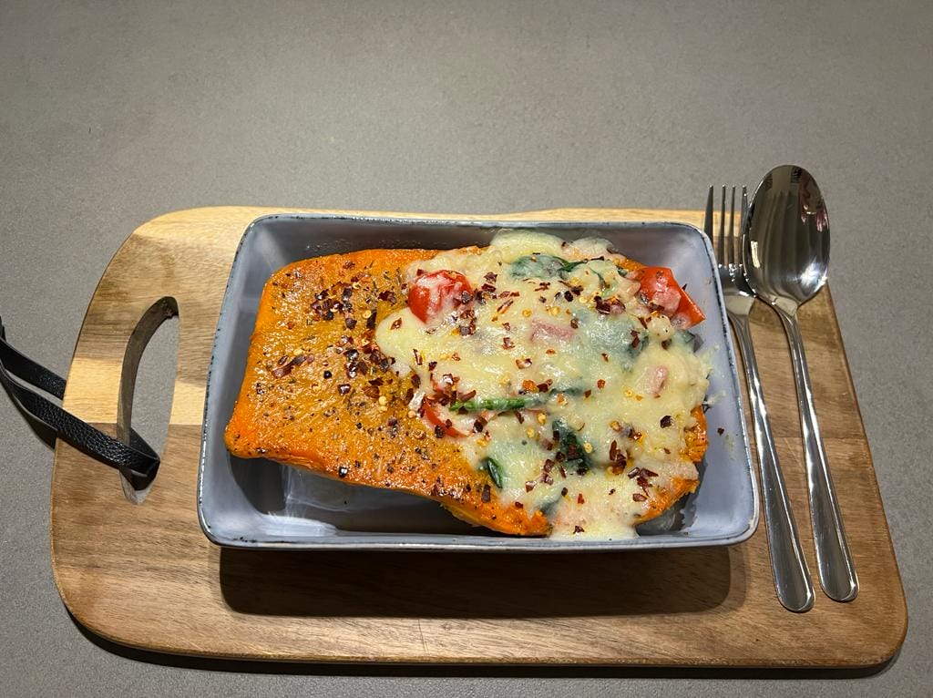 Gevulde flespompoen met parelcouscous en spinazie