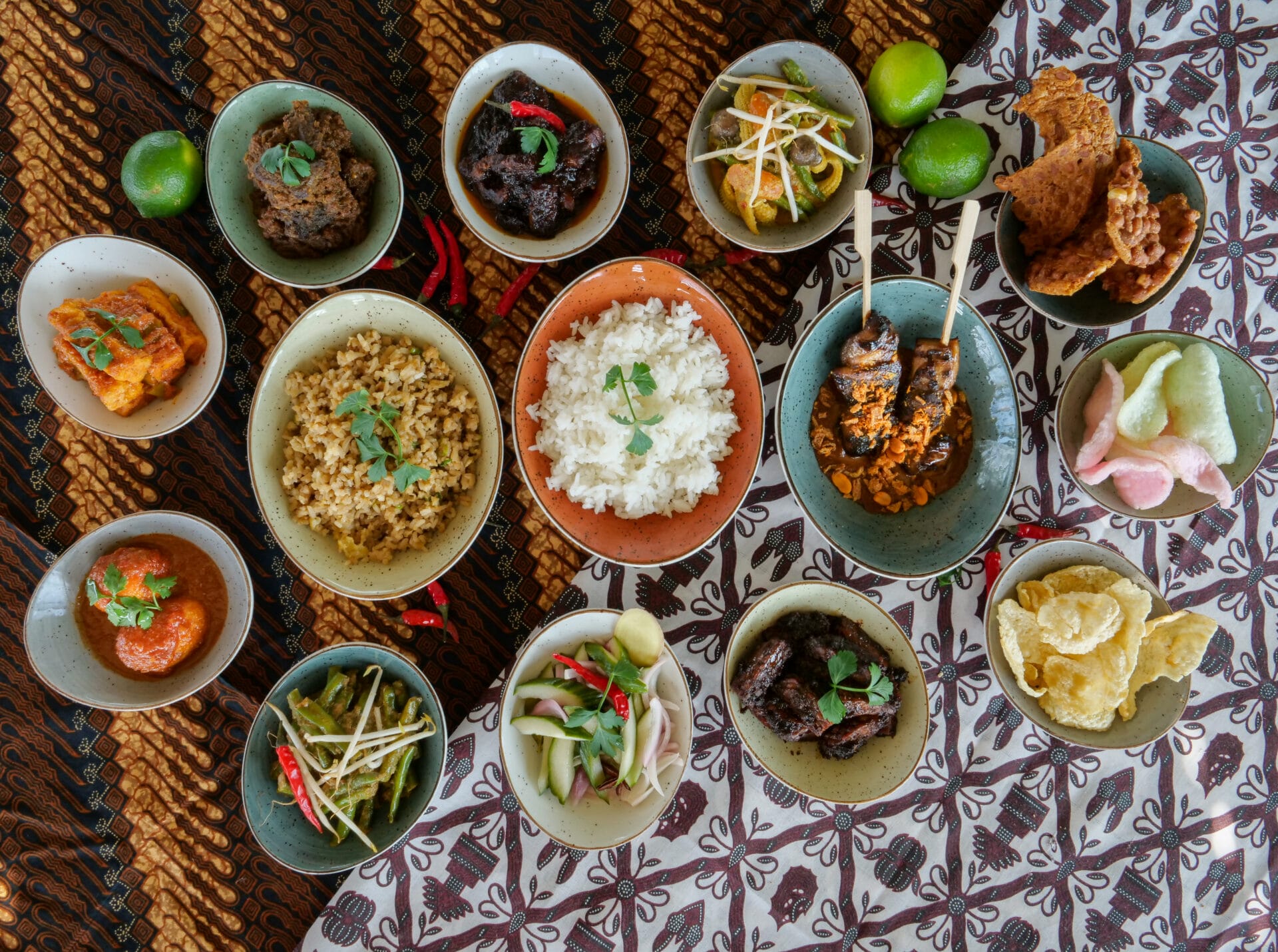 Indonesisch eten in Bergen aan Zee (filmpje)