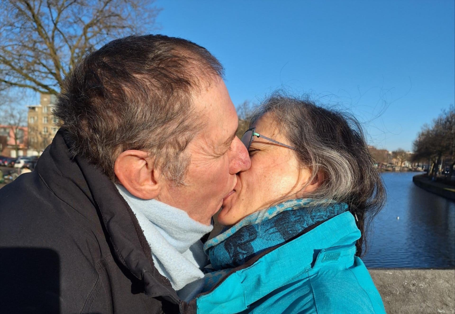 Er mag gesjanst worden: 1 op de 5 flirt met buurman of -vrouw