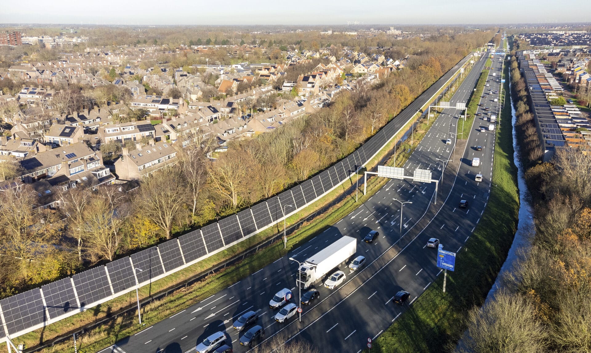 Energieleverend Geluidsscherm aan de Huiswaarderweg is afgerond