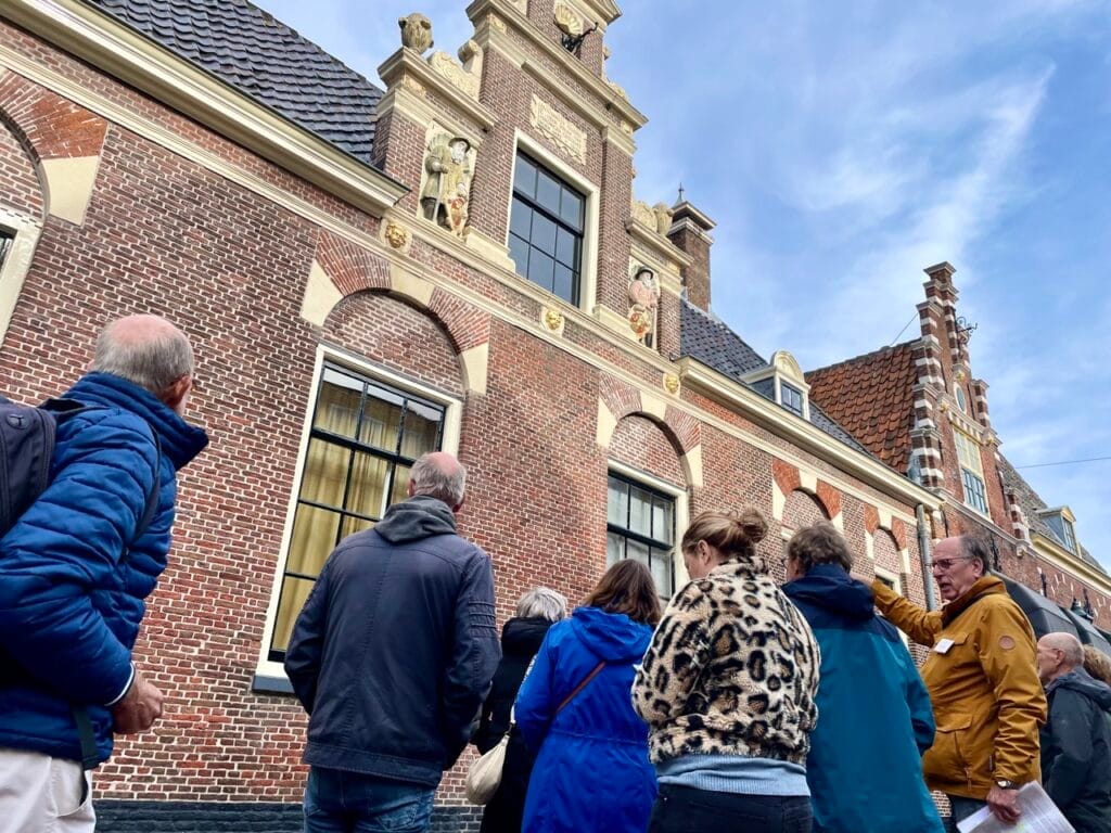 Een duik met een gids in het verleden