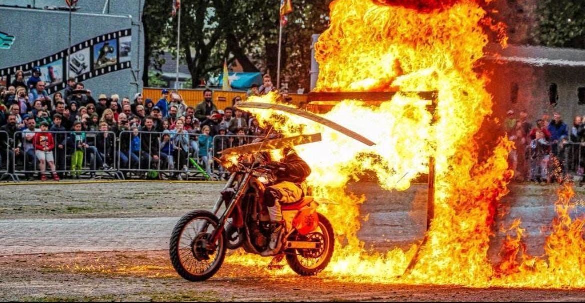 Brullende motoren en stuntgeweld aan de Olympiaweg
