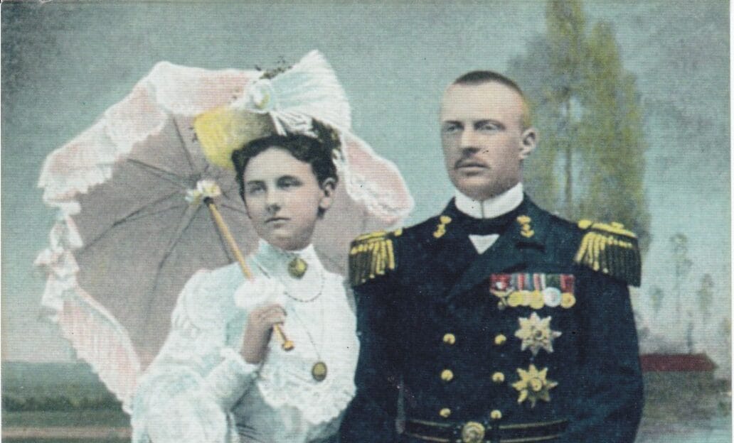 Koningin Wilhelmina op het toneel in Alkmaar