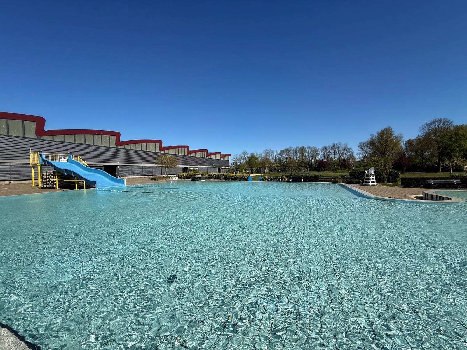 Buitenbad is weer open