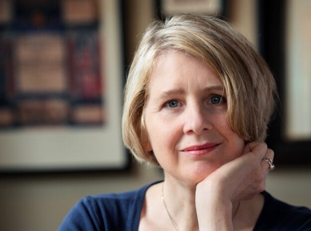 Sterke vrouwen en scherpe verhalen in het Vredeskerkje