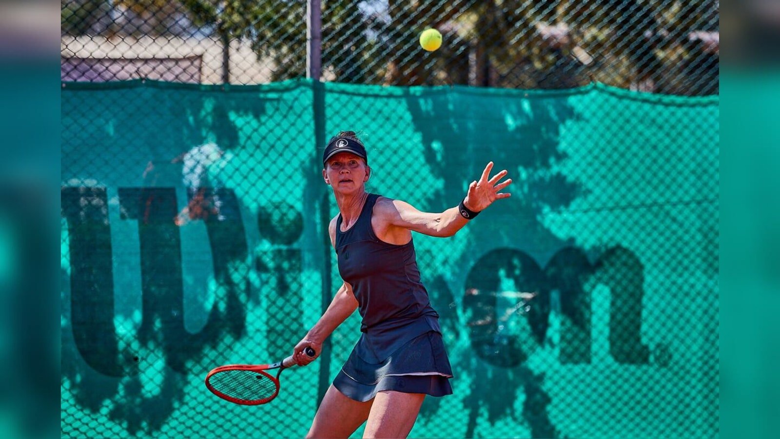 Caroline de Vries in Actie - Walking Tennis - Foto ITF.jpg