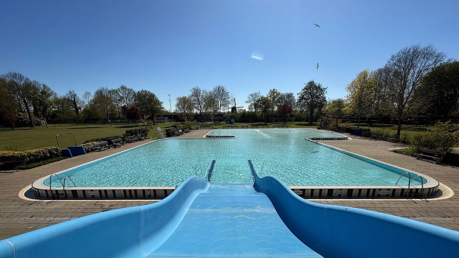 Het huidige buitenbad bij zwembad Hoornse Vaart sluit op 27 september om plaats te maken voor bouw van het nieuwe zwem- en sportcomplex.jpeg