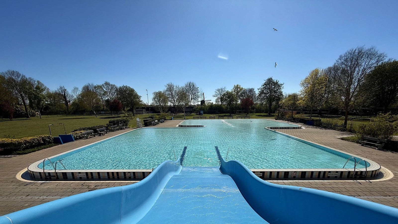 Het huidige buitenbad bij zwembad Hoornse Vaart sluit op 27 september om plaats te maken voor bouw van het nieuwe zwem- en sportcomplex.jpeg