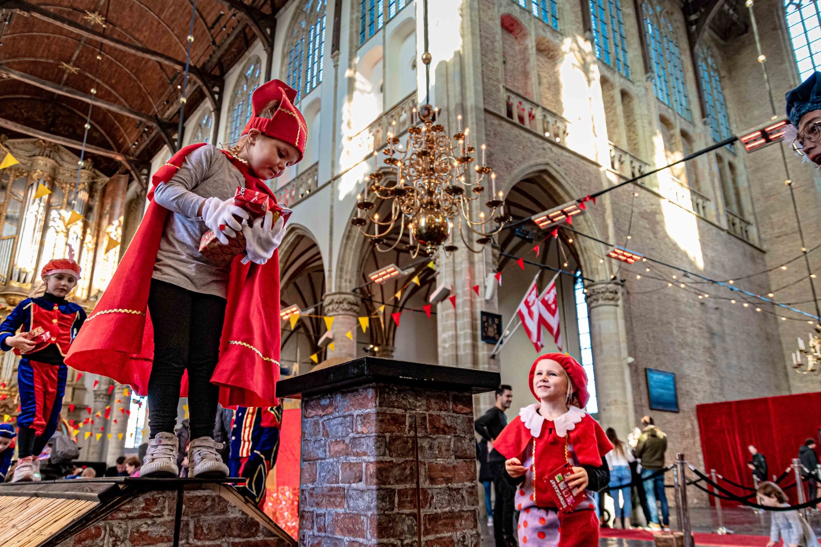 Succesvol eerste weekend in Het Grote Pietenhuis Flessenpost uit Alkmaar