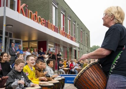 Feestelijke opening van kindercentrum Vroonermeer