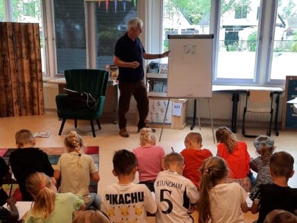 Feestelijke opening van de nieuwe schoolbibliotheek van de Erasmus Primary School